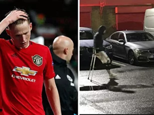 McTominay chống nạng rời Old Trafford, nghi bị tổn thương dây chằng