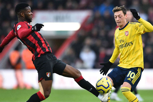 Arteta hài lòng với thái độ của Ozil trong ngày trở lại