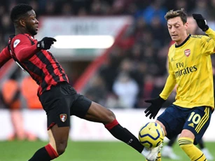 Arteta hài lòng với thái độ của Ozil trong ngày trở lại