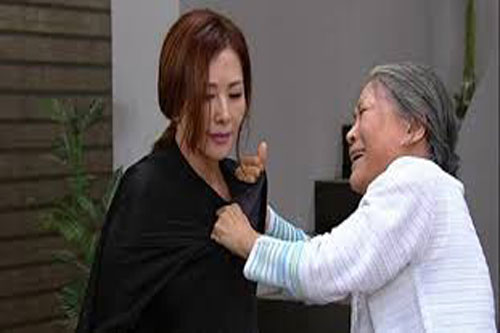 Tiếng thét từ buồng ngủ con dâu khiến mẹ chồng chết điếng