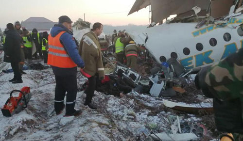 Máy bay chở 100 người rơi tại Kazakhstan