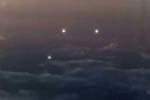 Những lần UFO ghé thăm trái đất vô tình được camera trên máy bay quay lại