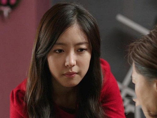 Đêm nào ngủ cạnh chồng con dâu cũng kêu sợ, mẹ chồng điều tra thì kẻ có tội lại chính là con trai mình