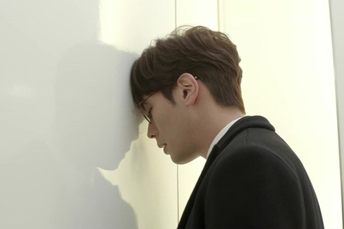 Vợ chỉ ở nhà nhưng lại lên mặt hàng tháng kiếm vài chục triệu, tôi âm thầm theo dõi rồi choáng váng khi biết công việc cô ấy vẫn làm mỗi đêm