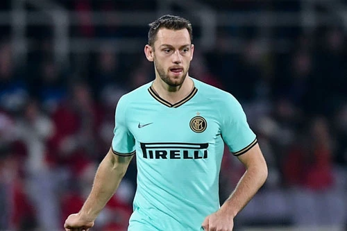 Trung vệ: Stefan De Vrij (Inter Milan).