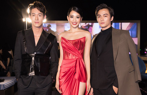 Hoa hậu Tiểu Vy ngày càng quyến rũ, diện váy xẻ cao khoe chân dài sexy giữa bộ đôi mỹ nam Song Luân và Lãnh Thanh