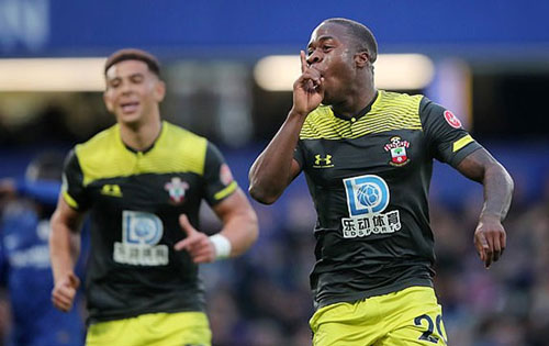 Chelsea 0-2 Southampton: The Blues 'tặng quà' cho đối thủ