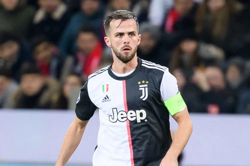 Tiền vệ: Miralem Pjanic (Juventus).