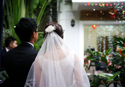 Vừa bước lên xe hoa đã gặp mẹ chồng ngồi chờ, cô dâu lập tức hủy hôn sau một câu nói của bà