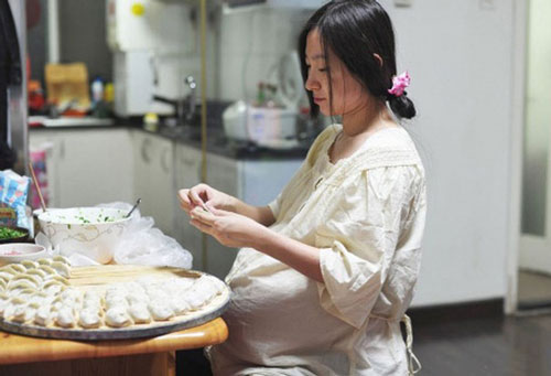 Cú xả giận ngoạn mục của anh chồng khiến cô vợ bấy lâu nhẫn nhịn mẹ và em chồng lần đầu biết cảm giác có đồng minh