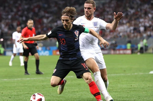 Luka Modric (trái).