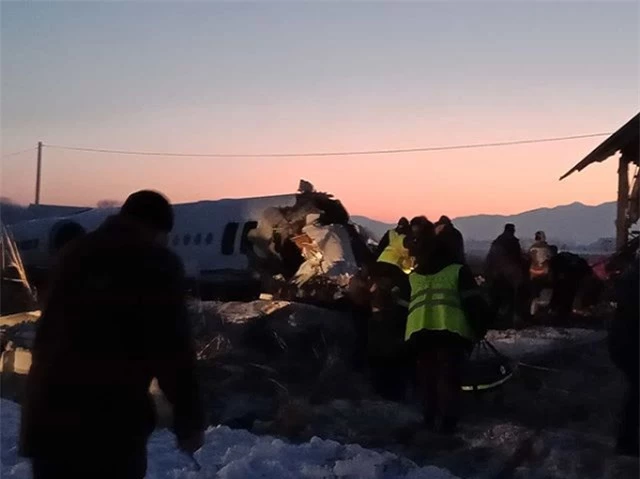 Máy bay chở 100 người rơi tại Kazakhstan - 2