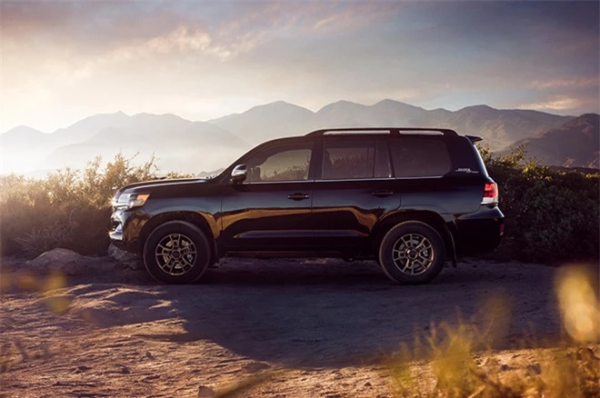 Toyota Land Cruiser 2020 ra mắt với giá hơn 4 tỉ đồng - 3