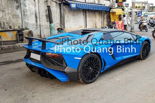 Xe Lamborghini Aventador SV Roadster gần 40 tỷ tại Việt Nam
