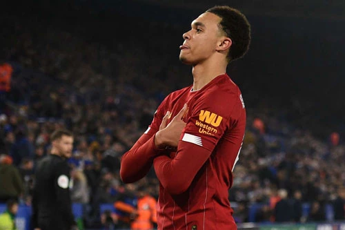 Alexander Arnold cán mốc 20 kiến tạo tại Premier League