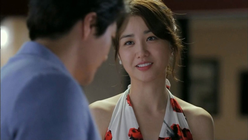 Đưa được người yêu vào nhà nghỉ, tôi sững sờ khi nhìn thấy 3 vòng nóng bỏng của em "xẹp lép" bất thường