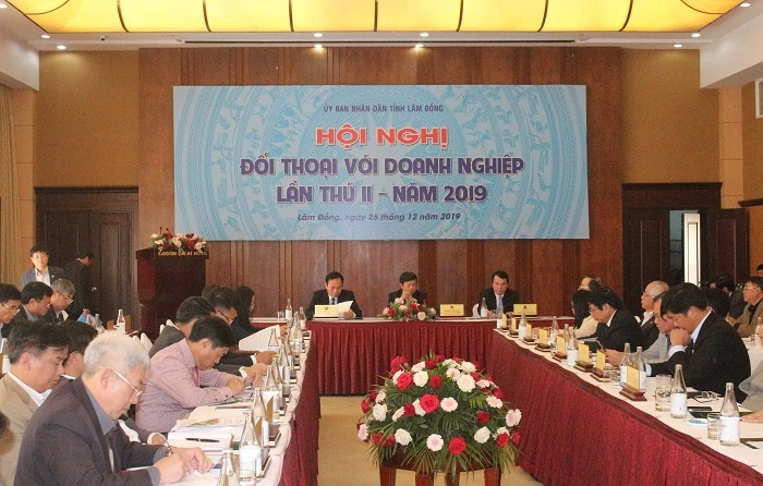 Chủ tịch và 2 Phó Chủ tịch UBND tỉnh Lâm Đồng cùng chủ trì buổi đối thoại với doanh nghiệp lần thứ 2, năm 2019 