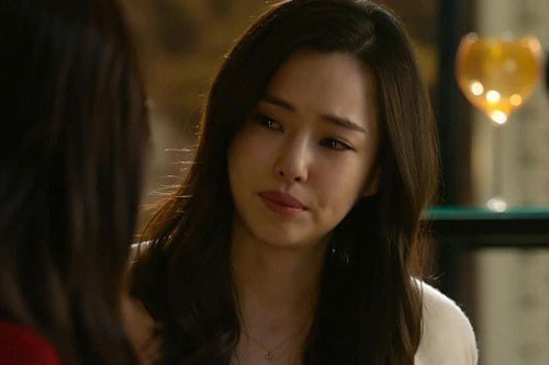 Ngày vào viện sinh con, tôi lặng người khi thấy chồng ở phòng bên