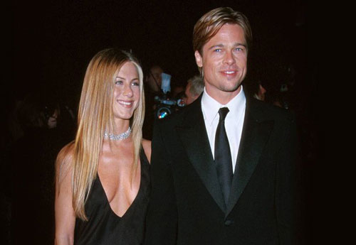 Brad Pitt tán tỉnh lại vợ cũ