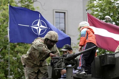NATO tự tin vào sức mạnh vô song của mình?
