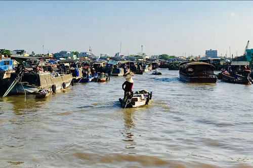 Đường thủy vẫn là luồng giao thông chủ đạo tại ĐBSCL song chưa phù hợp với tàu trọng tải lớn.