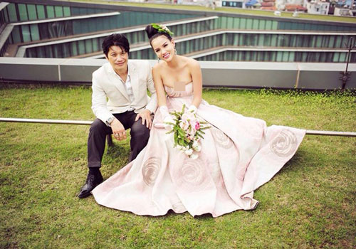 Vợ đẹp, con xinh của diễn viên Dustin Nguyễn vừa tố bị cắt vai