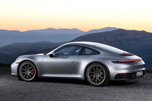 4. Porsche 911 Carrera 2019 (thời gian tăng tốc từ 0-96 km/h: 4,3 giây).