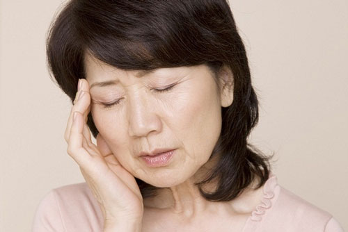 Phụ nữ tuổi 40 và những cơn chóng mặt ám ảnh