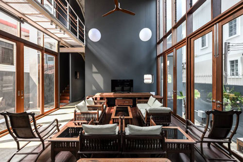 Ngôi nhà ống màu 'đen ngòm' nhưng vẫn ấn tượng từng cm