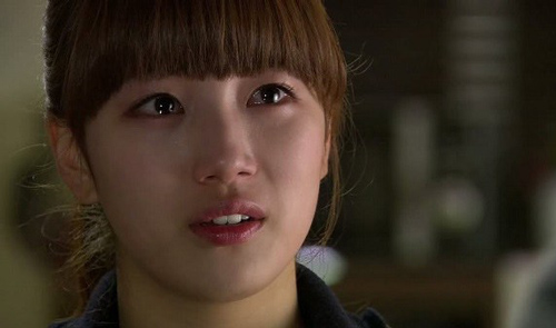 Vợ về quê ở cữ, chồng quay ra "gạ" lại người yêu cũ và cái kết bất ngờ