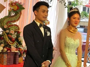 Cô dâu Cao Bằng đeo kiềng vàng cộm cổ, nhẫn phủ đầy tay kín tiếng sau một tháng cưới chồng