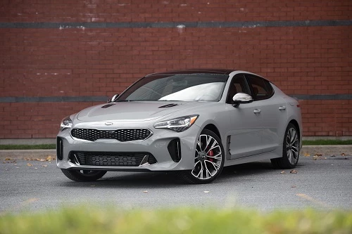 =8. Kia Stinger GT AWD 2019 (thời gian tăng tốc từ 0-96 km/h: 4,7 giây).