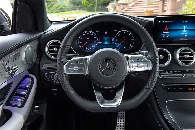 Can canh Mercedes-Benz GLC 300 moi, hon 2,5 ty tai Viet Nam-Hinh-6