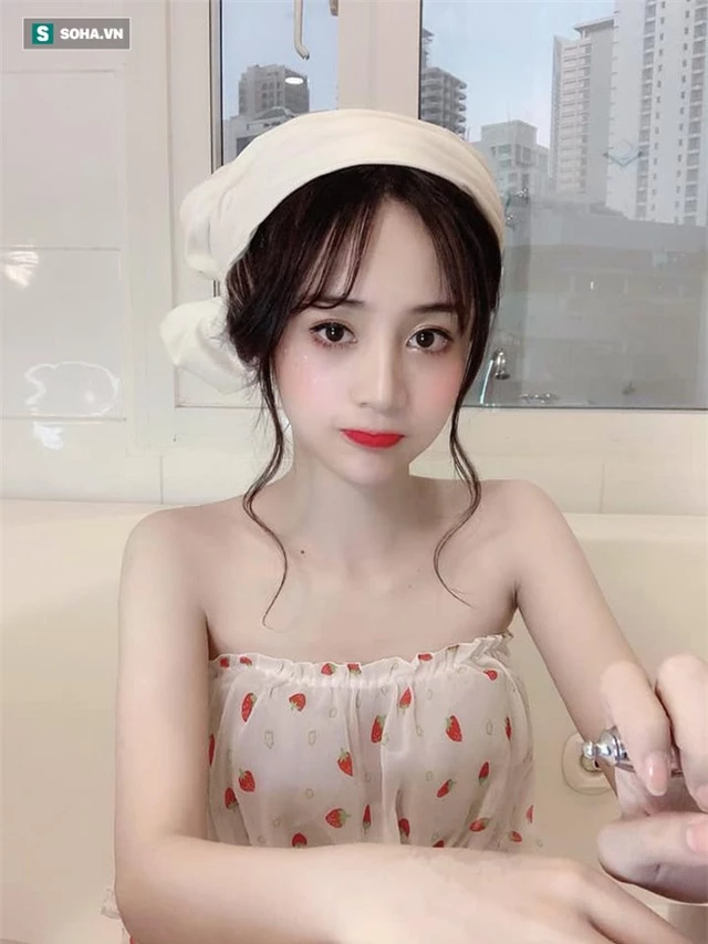 Cô nàng streamer thu nhập 100 triệu mỗi tháng, chỉ nhá hàng ảnh váy ngủ thôi cũng đủ làm bão cư dân mạng - Ảnh 2.