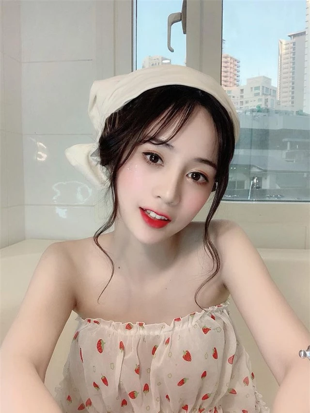 Cô nàng streamer thu nhập 100 triệu mỗi tháng, chỉ nhá hàng ảnh váy ngủ thôi cũng đủ làm bão cư dân mạng - Ảnh 3.