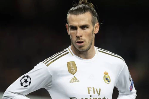 Real để nghị đổi Gareth Bale lấy Pogba. Theo tờ Sports, Real Madrid vừa gửi lời đề nghị đổi tiền vệ Gareth Bale lấy Paul Pogba của M.U. Tuy nhiên, ban lãnh đạo “Quỷ đỏ” đã nhanh chóng khước từ lời đề nghị này.