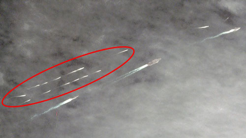 Lộ ảnh 18 chiến hạm Iran bám sát nhóm tàu sân bay Mỹ