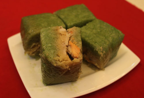 Nửa triệu đồng 1 cặp bánh chưng nhân cá hồi, nhiều khách vẫn quyết rinh về ăn tết