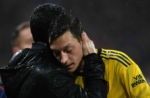 'Arteta nên xây dựng Arsenal xung quanh Oezil'