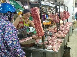 Giá thịt lợn ở miền Trung bất ngờ giảm mạnh