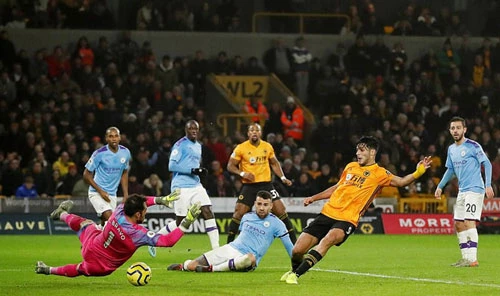 Man City thất thủ trên sân của Wolves