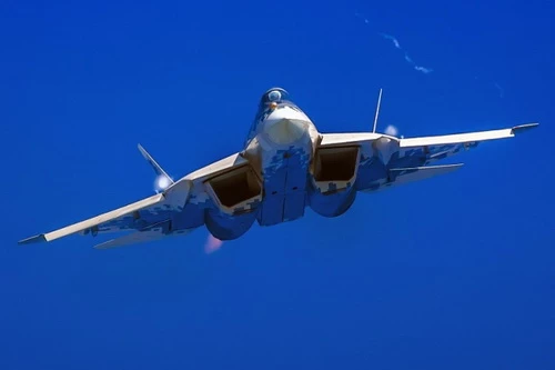 Tiêm kích tàng hình Su-57E của Nga có giá cao gấp hơn 3 lần F-35A của Mỹ dù chưa hoàn thiện tính năng. Ảnh: TASS.