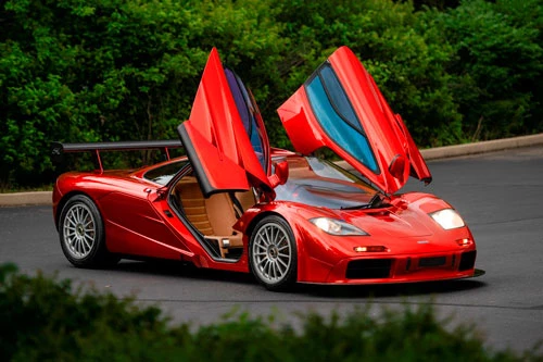 1. McLaren F1.