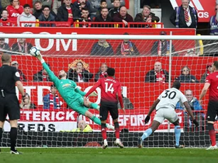 Top 10 pha cứu thua đỉnh nhất của De Gea cho M.U