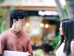 Hậu trăng mật, vợ chồng sững người khi thấy mẹ chồng hành động lạ