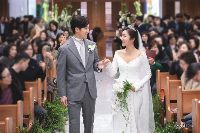Knet rầm rộ khen Kim Tae Hee - Bi Rain đẹp lấn át cả em trai và cô dâu nhưng lại không quên khẩu nghiệp - Ảnh 1.
