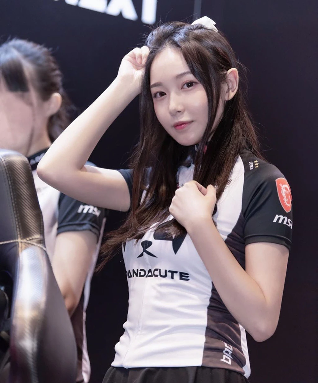 Deer Chann Lộc Nhi (22 tuổi) tên thật là Trần Gia Tĩnh là một nữ game thủ có tiếng tại Hong Kong và Trung Quốc. Năm 2017, cô nàng bắt đầu nổi tiếng nhờ gia nhập đội eSports tên Panda Cute của trò Liên minh huyền thoại (LOL).