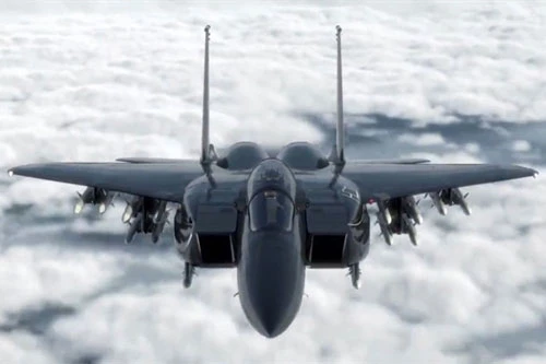 Số tiền dùng để mua 8 chiếc tiêm kích F-15EX đầu tiên nằm trong khoản ngân sách 738 tỷ USD Mỹ dự chi cho quốc phòng trong năm tài khóa 2020. Với 86 phiếu thuận và 8 phiếu chống, Thượng viện Mỹ đã thông qua dự luật chính sách quốc phòng còn được biết đến với tên gọi Đạo luật cấp thẩm quyền quốc phòng quốc gia (NDAA).