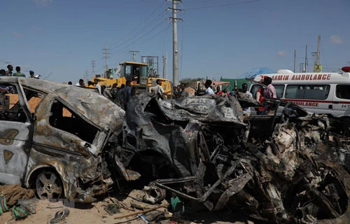 Hiện trường vụ đánh bom ở thủ đô Mogadishu, Somalia ngày 28/12/2019. (Ảnh: THX/TTXVN)