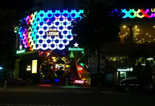 Cảnh sát đột kích vũ trường ở Nha Trang, tạm giữ nhiều người nghi sử dụng ma túy